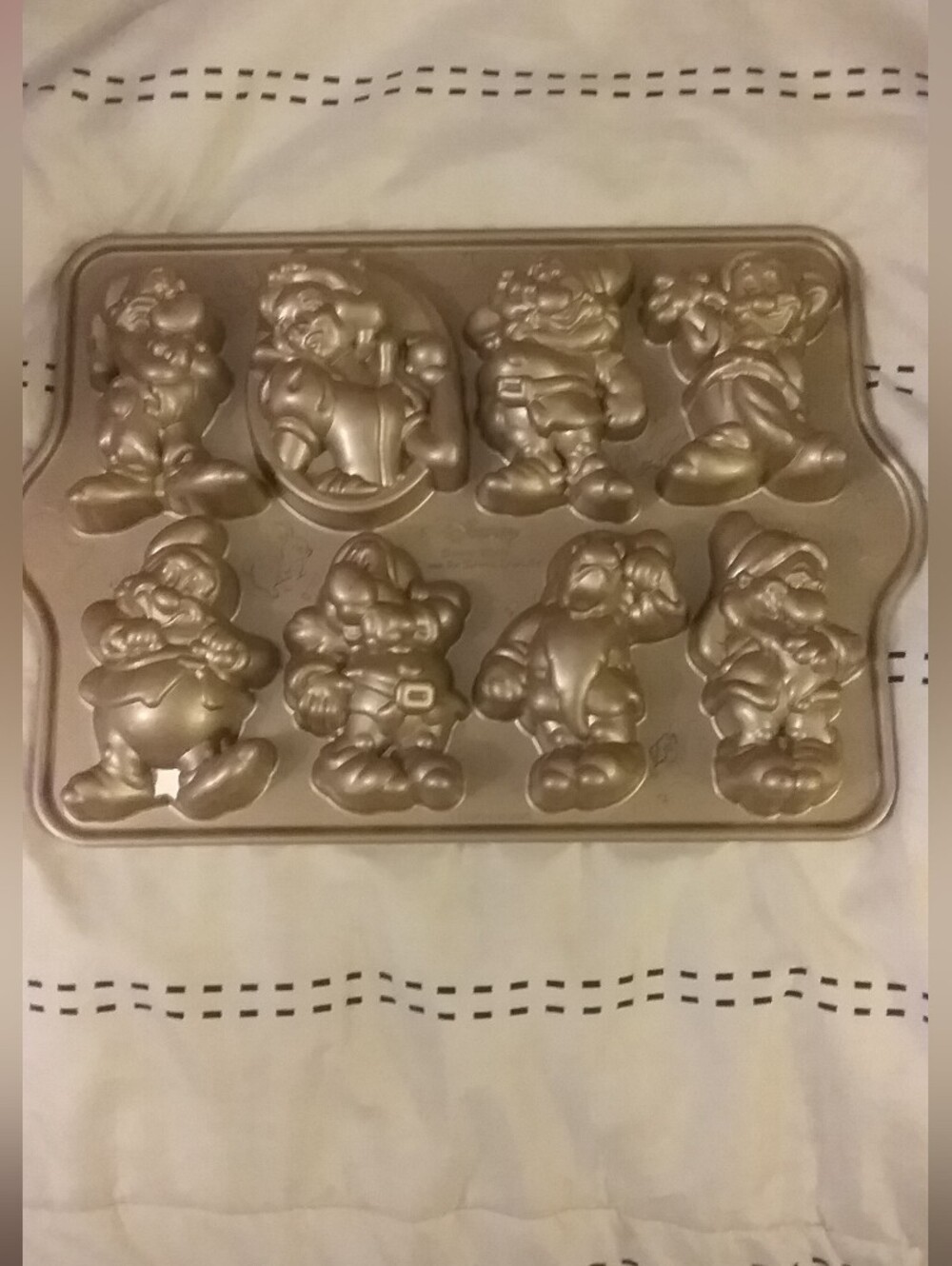 Nordic Ware Snow White Seven Dwarfs Cakelet Cupcake Cake Muffin Pan Excellent